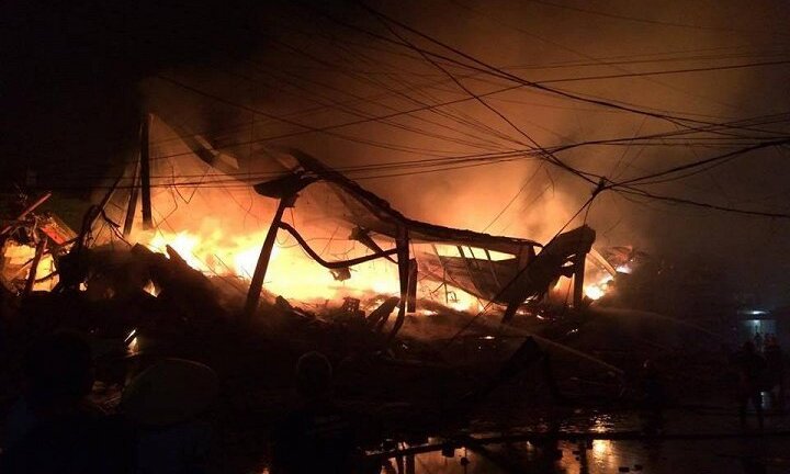 Nguyên nhân siêu thị Thành Đô bốc cháy ngùn ngụt trong đêm mưa ở Hà Nội