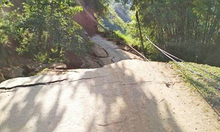 Sạt lở đường độc đạo, huyện miền núi Yên Bái bị cô lập hoàn toàn