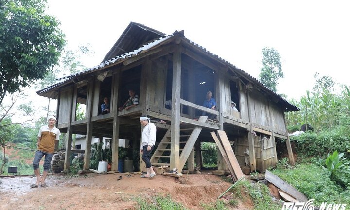 Sạt lở vùi lấp 18 người ở Hòa Bình: 'Chạy đi, sập chết hết rồi mọi người ơi'