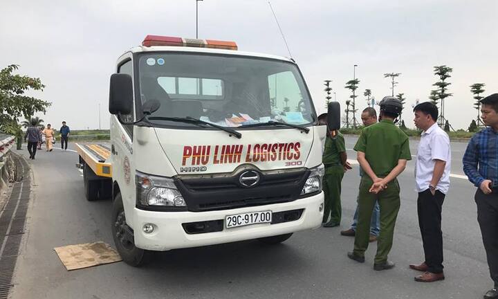 Đi bộ tập thể dục, 3 người phụ nữ bị xe cứu hộ tông, 2 người chết