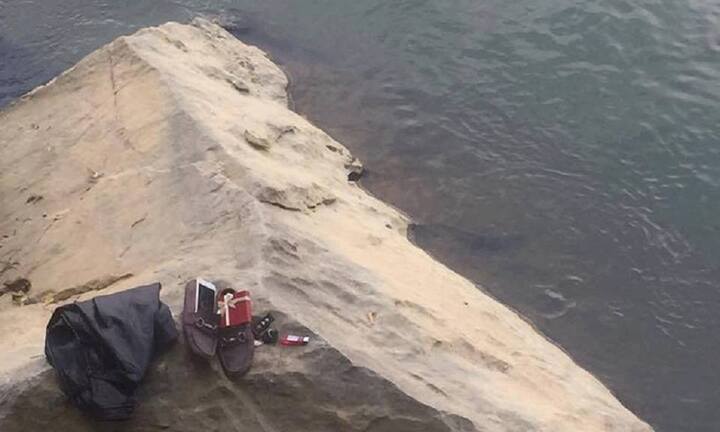 Bỏ lại hộp quà, nam thanh niên nhảy xuống ngã ba sông tự tử