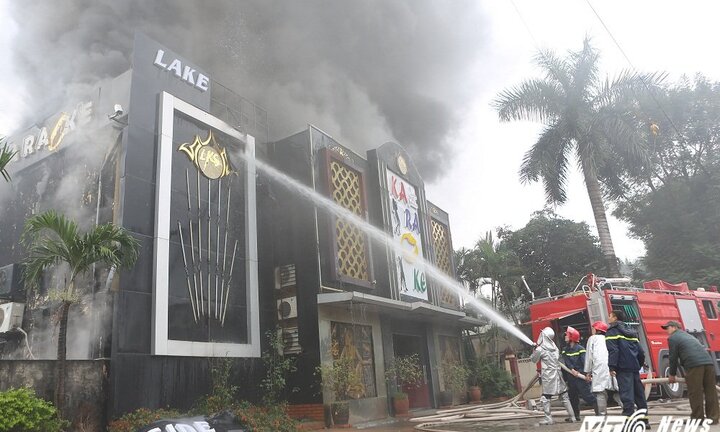 Ảnh: Hiện trường vụ cháy quán karaoke gần khu đô thị Linh Đàm