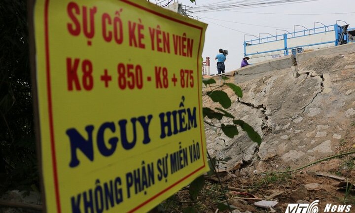 Mố cầu Đuống nứt toác, dân Hà Nội phải bỏ nhà bảo toàn tính mạng