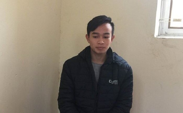 Nam thanh niên quấn tiền giả quanh bụng định chuyển từ Trung Quốc về Việt Nam