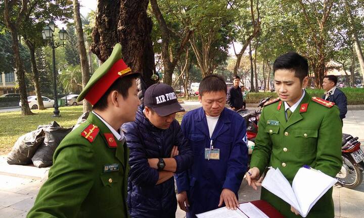 Ba điểm trông giữ xe vi phạm ở Hà Nội bị phạt hơn 60 triệu đồng