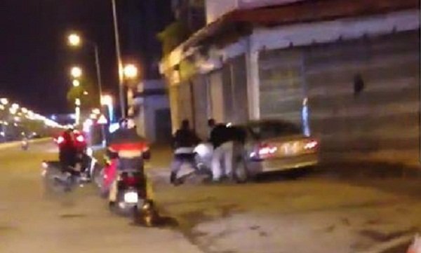 Truy tìm tài xế xe sang gây tai nạn rồi tăng ga bỏ chạy trên phố Hà Nội