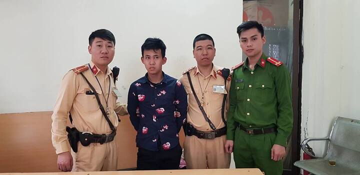 CSGT Hà Nội quật ngã, tóm gọn tên trộm xe máy