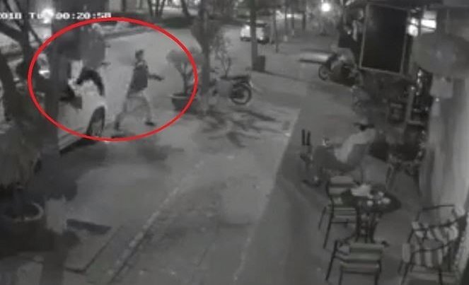 Công an điều tra nhóm thanh niên ném gạch, đá vỡ kính quán cà phê ở Hà Nội
