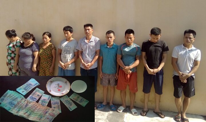 Đột kích sới bạc, bắt quả tang 9 người đang sát phạt ở Thanh Hóa
