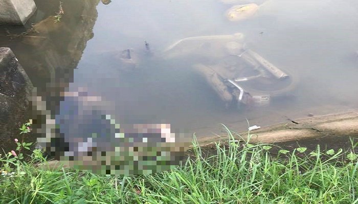 Hai thanh niên chết cạnh xe máy dưới kênh ở Bắc Giang