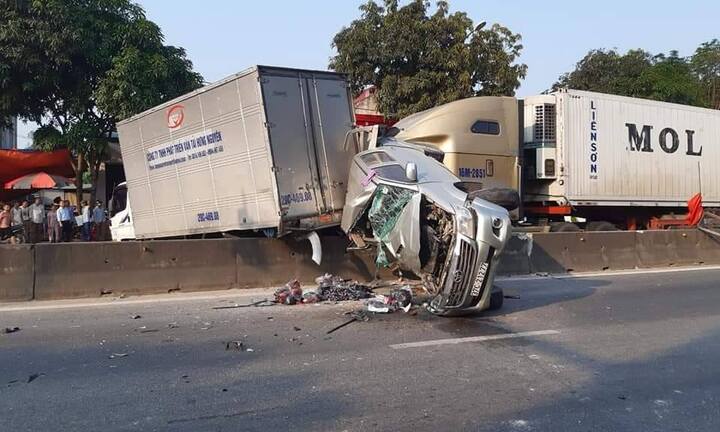 Xe container gây tai nạn liên hoàn ở Hà Tĩnh