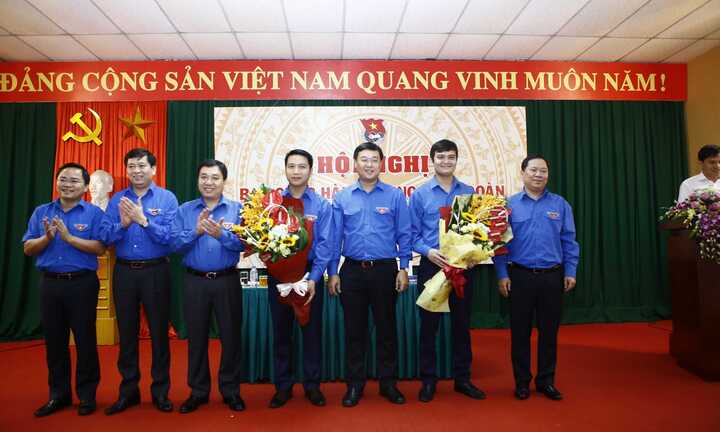 Bầu bổ sung 2 bí thư Trung ương Đoàn