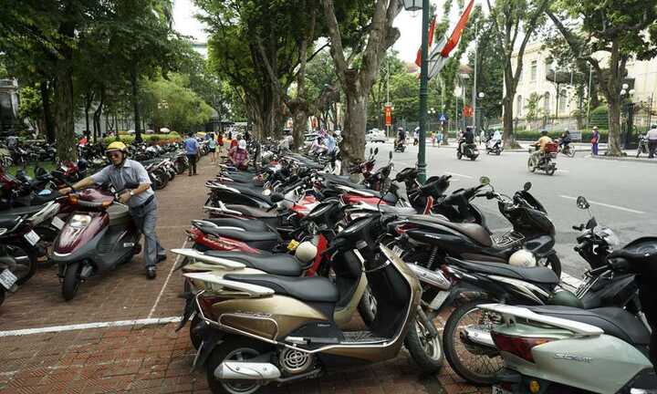 Vi phạm nội quy phố đi bộ hồ Hoàn Kiếm, gần 50 trường hợp bị xử phạt