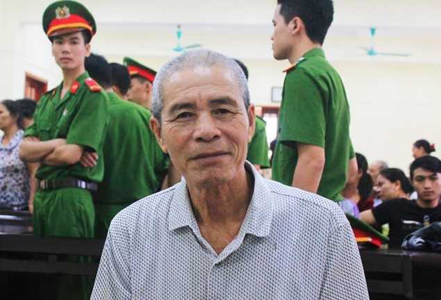 Ông lão làm bé gái sinh con lĩnh án 12 năm tù