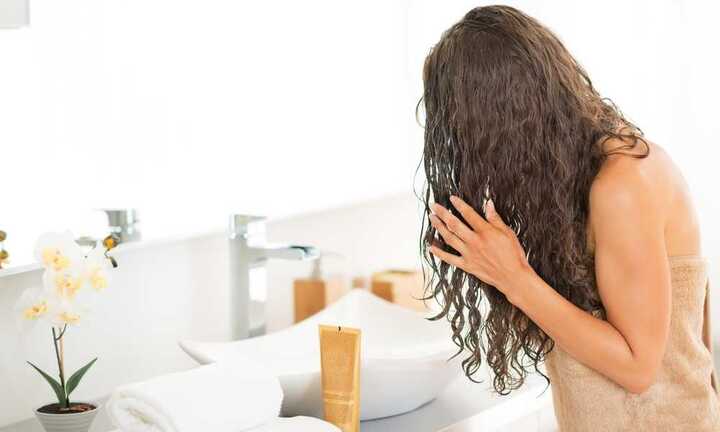 Những tác hại khi để tóc ướt đi ngủ