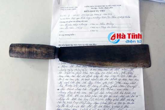 Sau cãi lộn, mẹ chồng xách dao chém con dâu