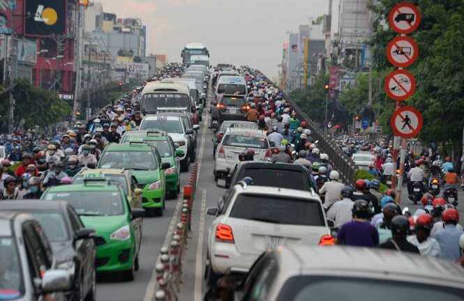 Ông Lương Hoài Nam: Xe máy là 'kẻ thù' của giao thông Việt Nam