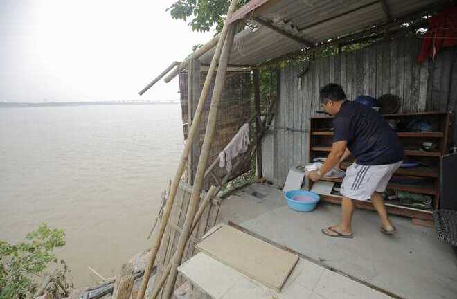 Người dân Thủ đô vừa ở, vừa sợ 