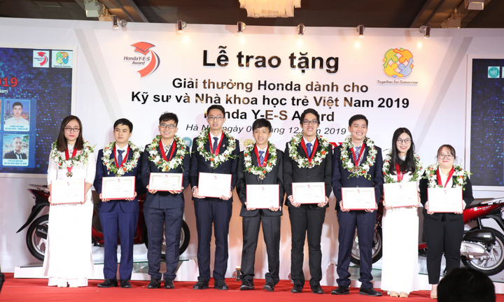 10 sinh viên xuất sắc đoạt giải thưởng Honda Y-E-S Award 2019
