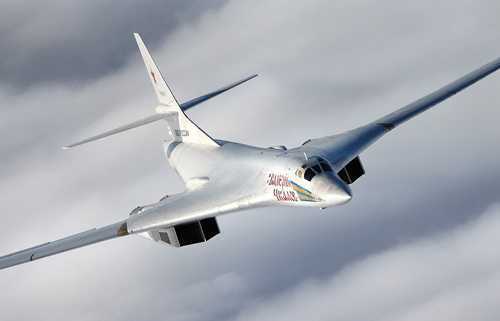 Siêu máy bay Tu-160 Nga sẽ vượt mọi tầm với phòng không
