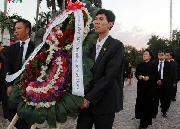 Đoàn đại biểu Đảng, Nhà nước Việt Nam viếng Lãnh tụ Cuba Fidel