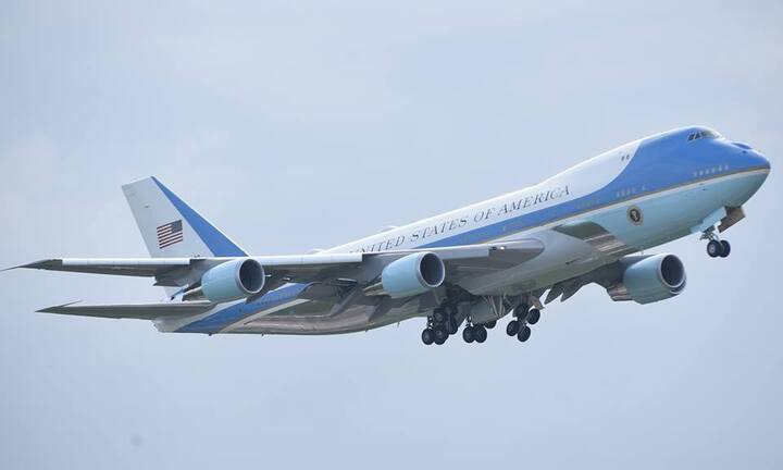 Chuyên cơ chở Tổng thống Trump rời Đà Nẵng, đang bay tới Hà Nội