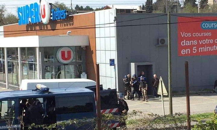 Thông tin đầu tiên về nghi phạm bắt cóc con tin tại siêu thị Pháp