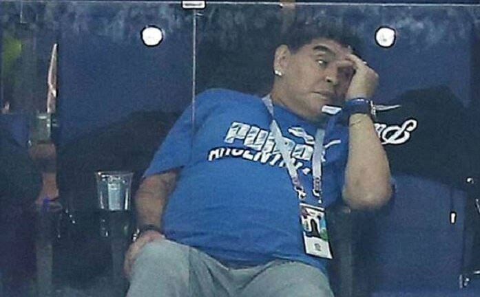 Biểu cảm của 'cậu bé vàng' Maradona khi Argentina thua Croatia cay đắng