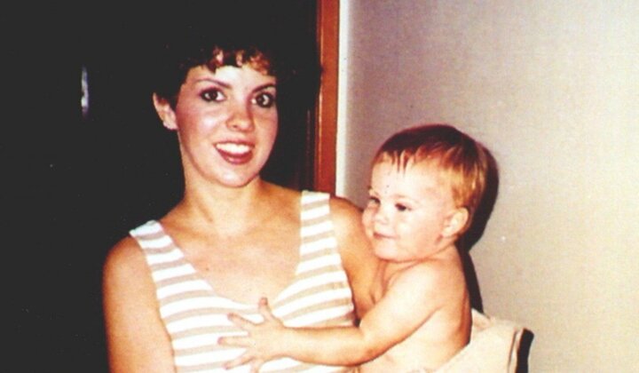 Sửa nhà, con trai tìm thấy tung tích mẹ đẻ sau hơn 20 năm biến mất không dấu vết