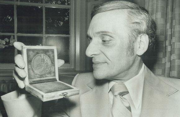 Bí ẩn người thợ máy thiên tài và cỗ máy làm 'đông cứng' thời gian