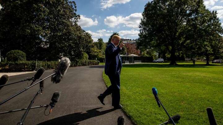 Sắp có thêm quan chức tình báo đứng ra tố giác Tổng thống Trump?