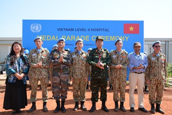 Bệnh viện Dã chiến Việt Nam nhận huy chương của Liên Hợp Quốc