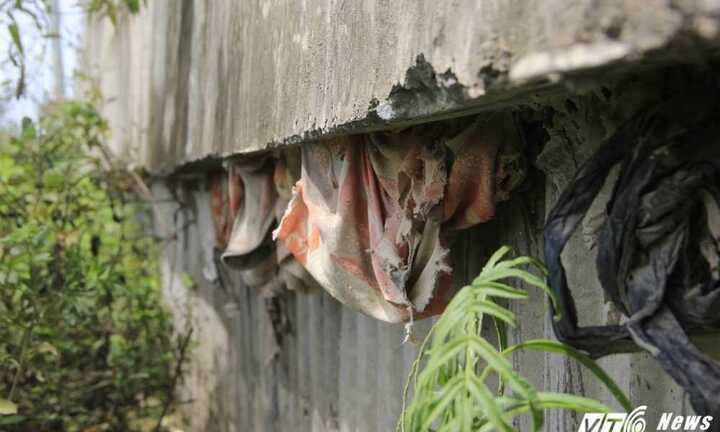 Cầu xây bằng xốp và cát giữa Thủ đô: Có thêm nhiều 'dị vật'