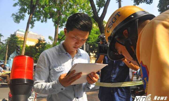 CSGT xử phạt không cần lập biên bản: Có lo tiêu cực 'nảy nở'?