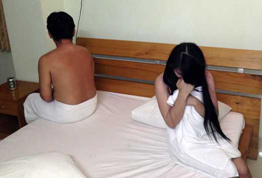 Trưởng Công an thị trấn lao khỏi nhà nghỉ, bỏ lại công cụ hỗ trợ