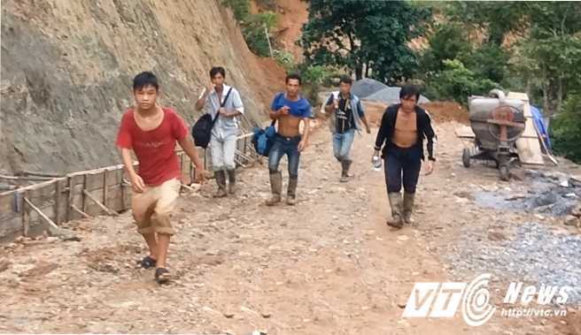 Sập hầm vàng ở Lào Cai: Phu vàng lũ lượt chạy trốn khỏi Sa Phìn