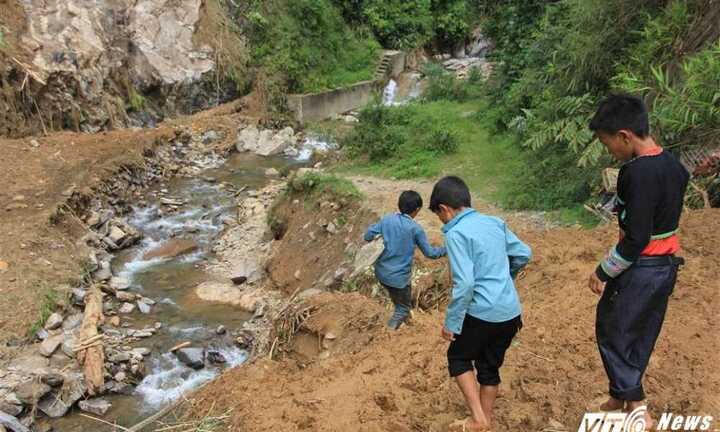 Góc tối Mà Sa Phìn, nơi cúi xuống là nhặt được vàng: Con đường độc đạo lên rốn vàng chết chóc
