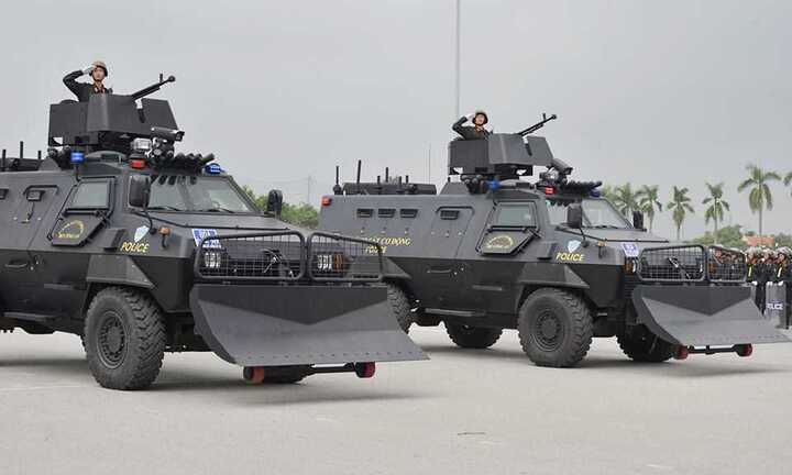 Mãn nhãn màn diễu binh, biểu diễn võ thuật của CSCĐ Hà Nội