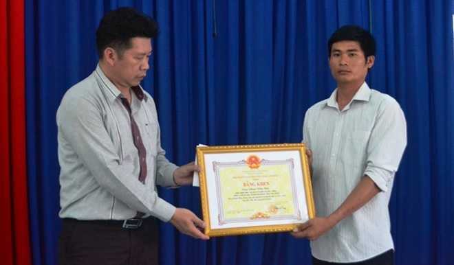 Chiều nay, tài xế cứu xe khách lao đèo sẽ nhận Huân chương dũng cảm