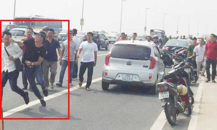 Công an Hà Nội trả lời chính thức vụ phóng viên bị hành hung trên cầu Nhật Tân