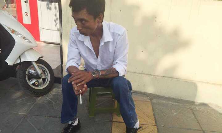 Kẻ tàn tật tàng trữ ma túy tháo chạy trên phố Hà Nội