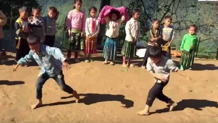 Video: 3 học sinh vùng cao đi chân đất nhảy hiphop điệu nghệ như vũ công