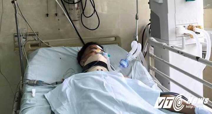 Tìm người thân 2 thanh niên bị chấn thương sọ não vì tai nạn giao thông