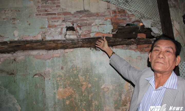 Sống trong căn nhà triệu USD, vợ chồng già thấp thỏm sợ sập: Đơn vị quản lý lên tiếng
