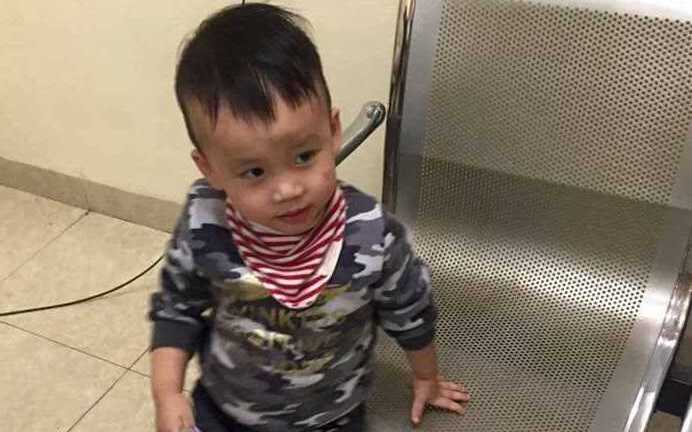 Công an Hà Nội giúp cháu bé 3 tuổi đi lạc tìm lại bố mẹ