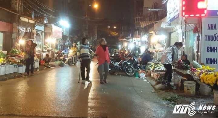 Hãy trả lại vỉa hè cho chị Điệp!