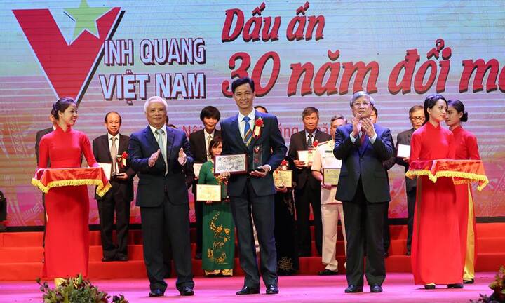 Người thợ 20 năm làm việc dưới lò than sâu được vinh danh