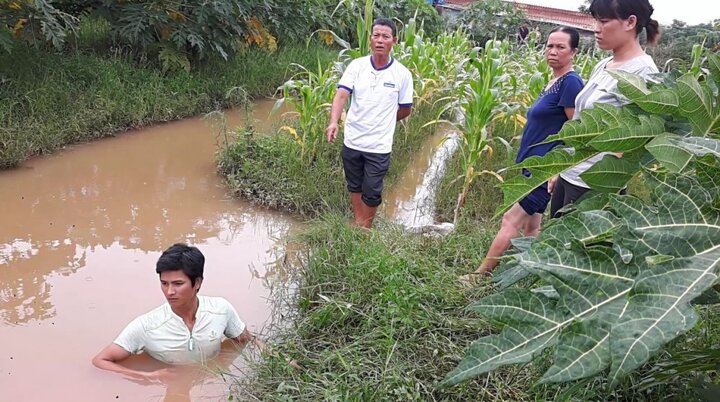 Mẹ vớt xác con chết bất thường dưới mương nước: Công an vẫn đang chờ kết quả giám định