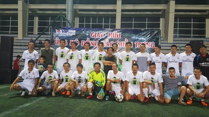 Đội bóng Cơm Có Thịt quyên góp 400 triệu đồng cho quỹ từ thiện Trò nghèo vùng cao