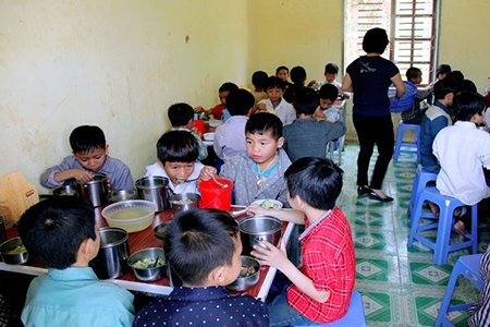 Ngày khai giảng, 106 học sinh tại Yên Bái có dấu hiệu ngộ độc thực phẩm